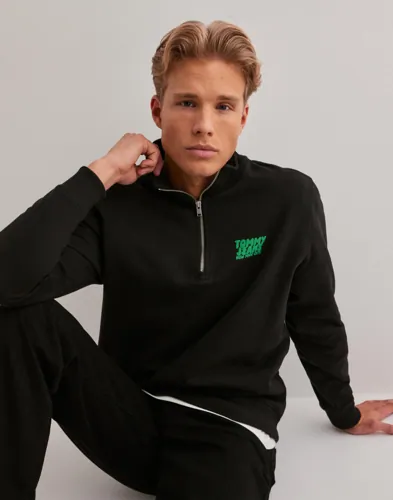 Tommy Jeans svart half zip-sweatshirt med logga fram och tryck på ryggen