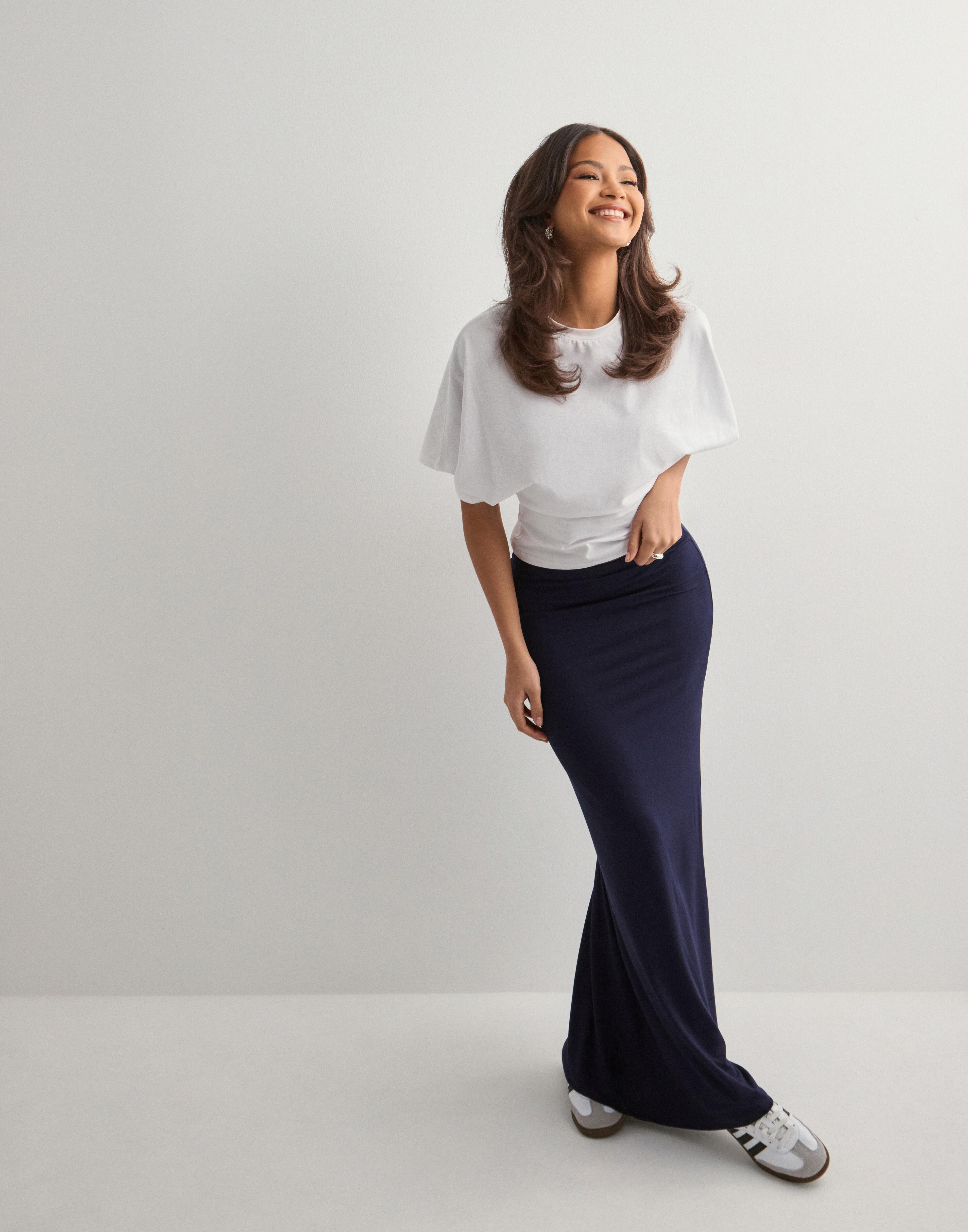[LOW CLASSIC] / ☆ RELAXED SLIT LONG SKIRT / NAVY STRIPE Long skirt with side slit - Teen | MANGO Slovakia