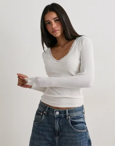 Only - Vit - Onlsara Sharai L/S V-Neck Top Jrs N – Basic toppar