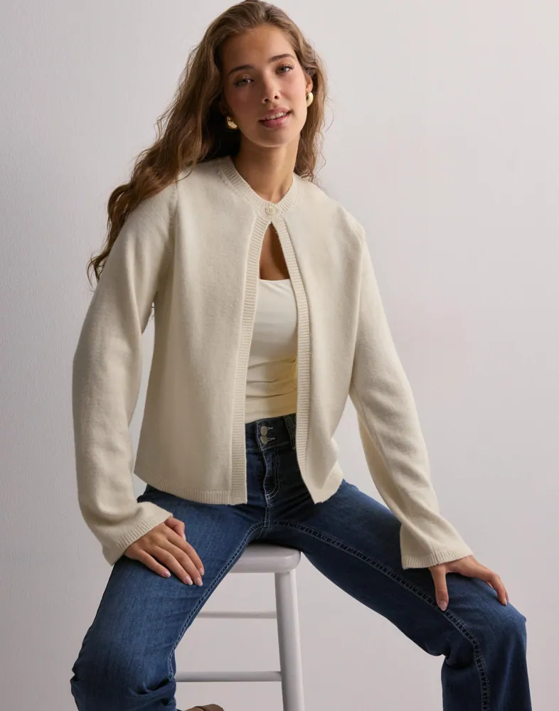 One-button knit cardigan