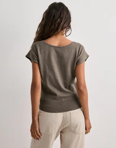 Nelly Deep Neck Knit Top toppar dam – bild 2