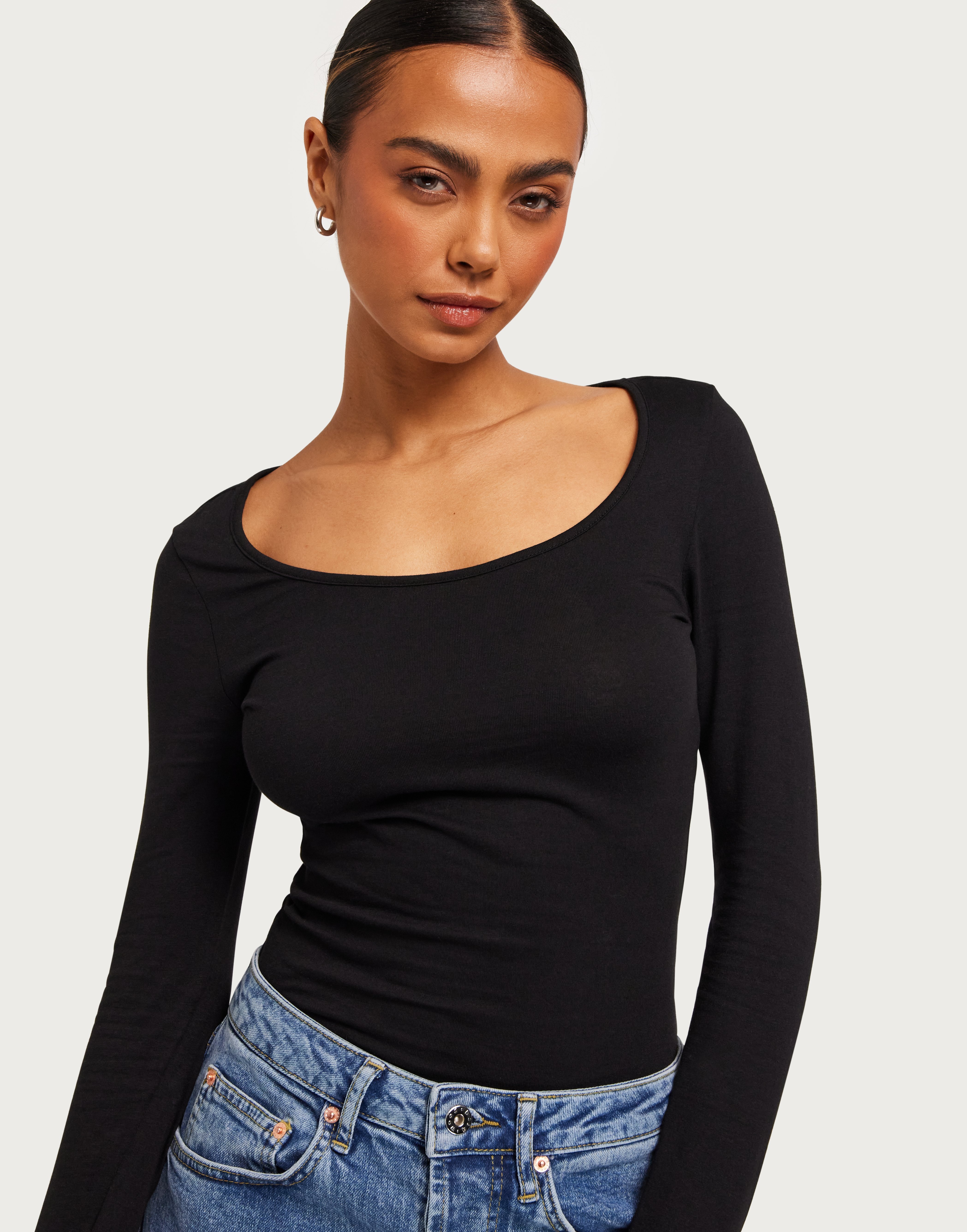 VERO ODA Daen Vaxi y Ss Soft U-Neck Noos T-Shirt
