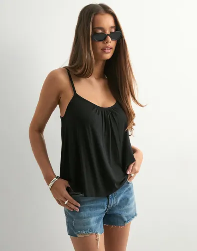 Nelly - Sort - Flowy Strap Top