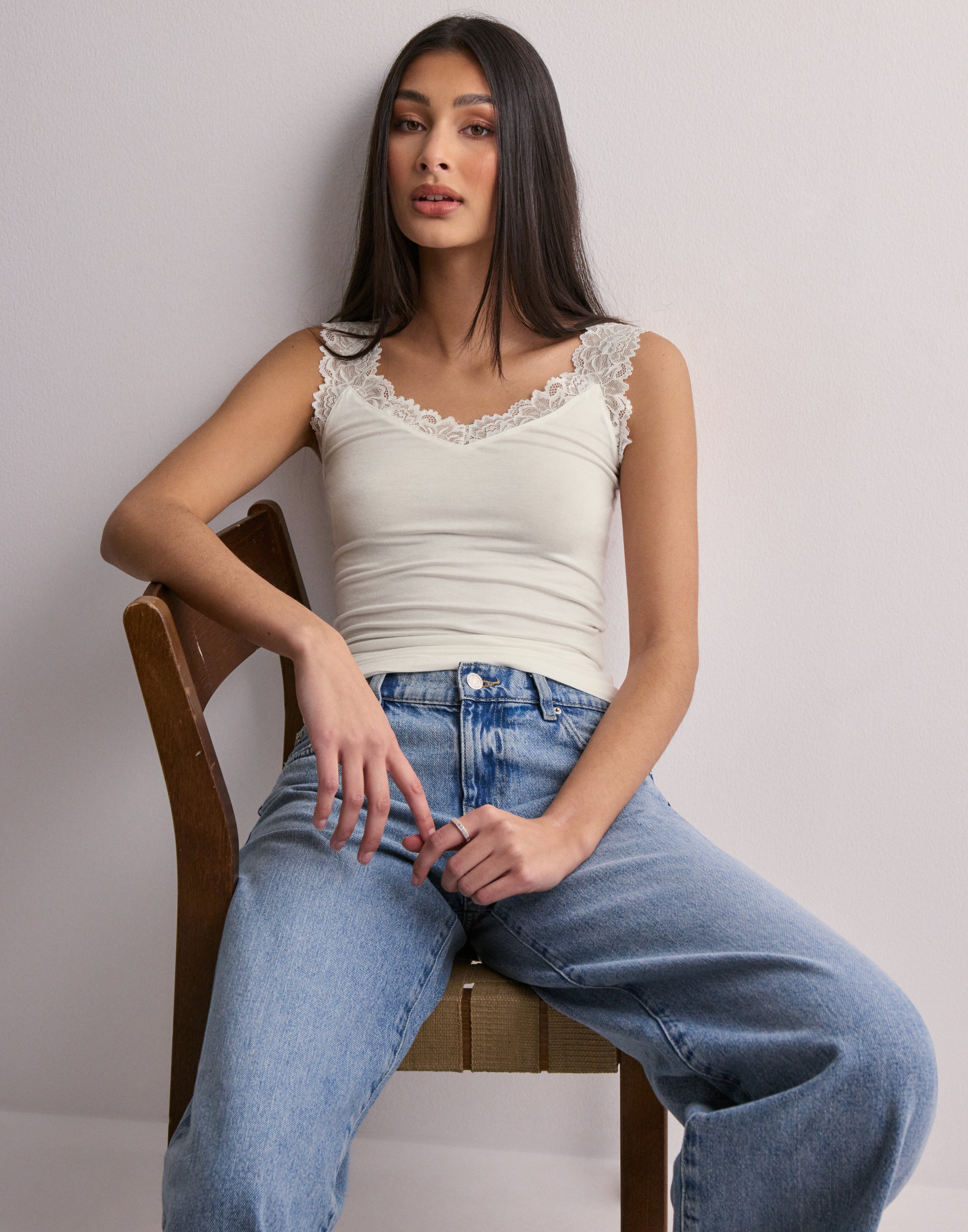 T-shirt Femme VERO MODA - Col En V, Sans Manches, Coupe Normale