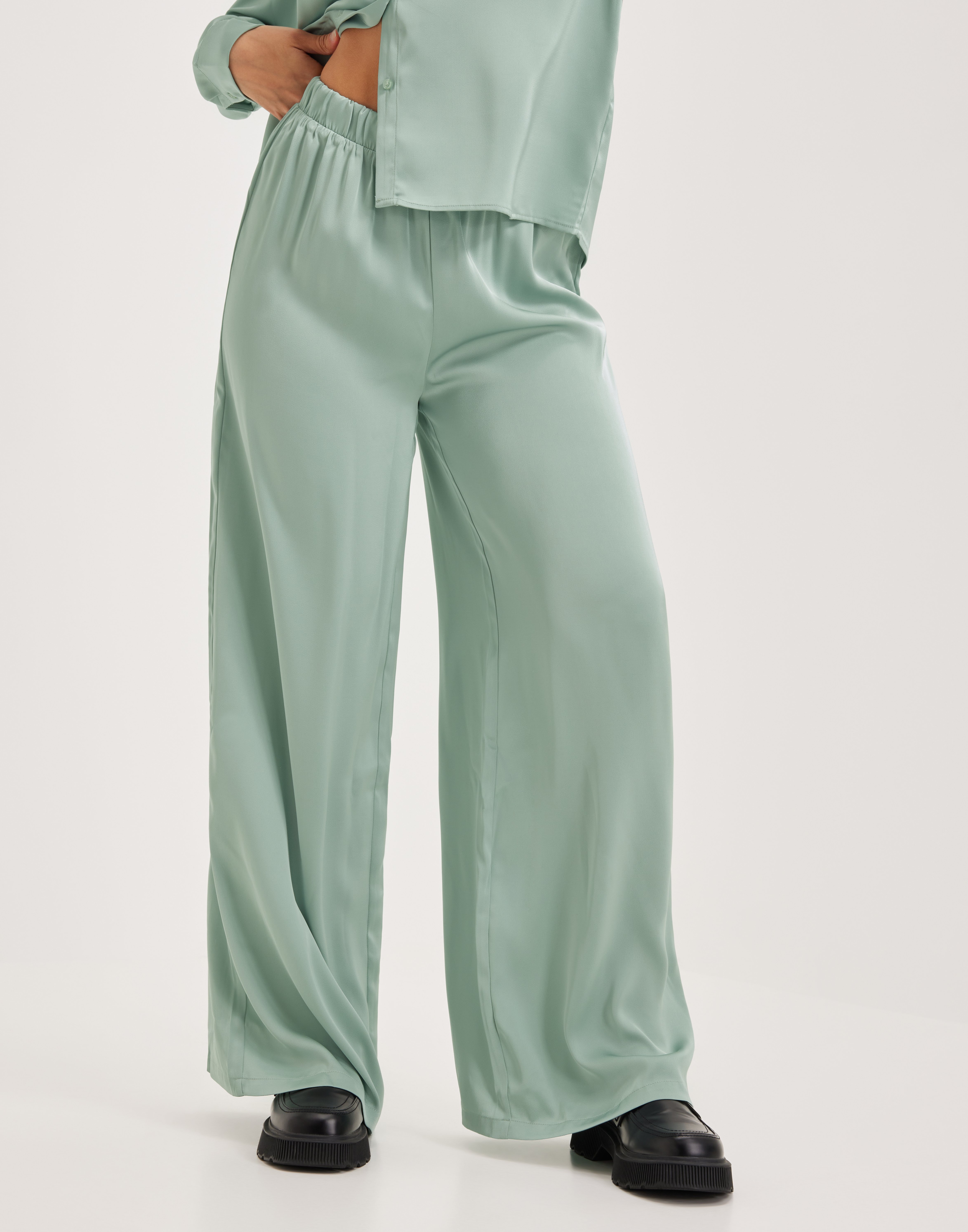 Vilanna Trousers in Warm Brown