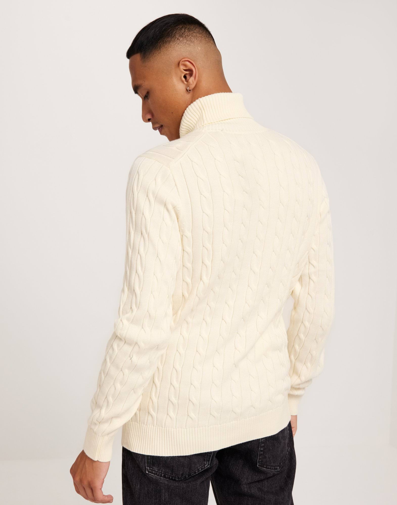 COTTON CABLE TURTLE NECK