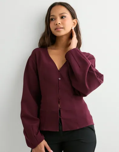 Nelly - Rød - Shaped Button Blouse
