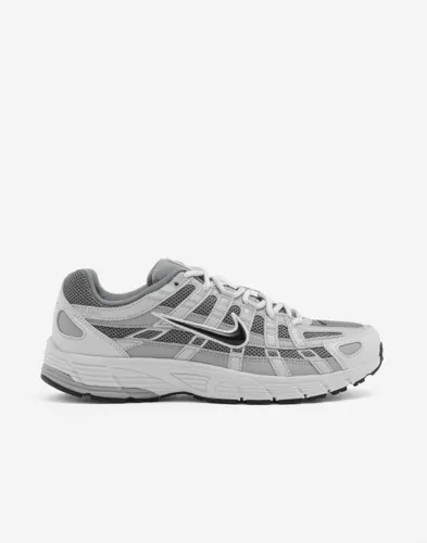 Grå Nike P-6000 chunky sneakers med snörning och logga på sidan