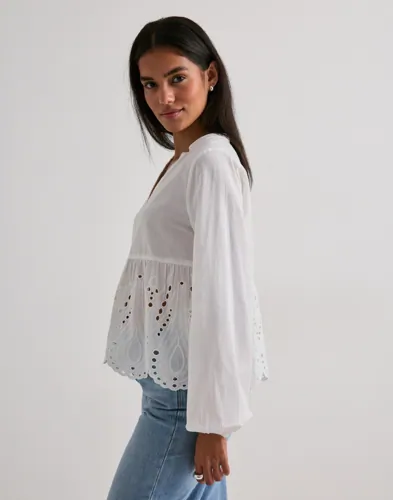 ONLY Onldewina Ls V-Neck Anglaise Shirt blusar dam – bild 2