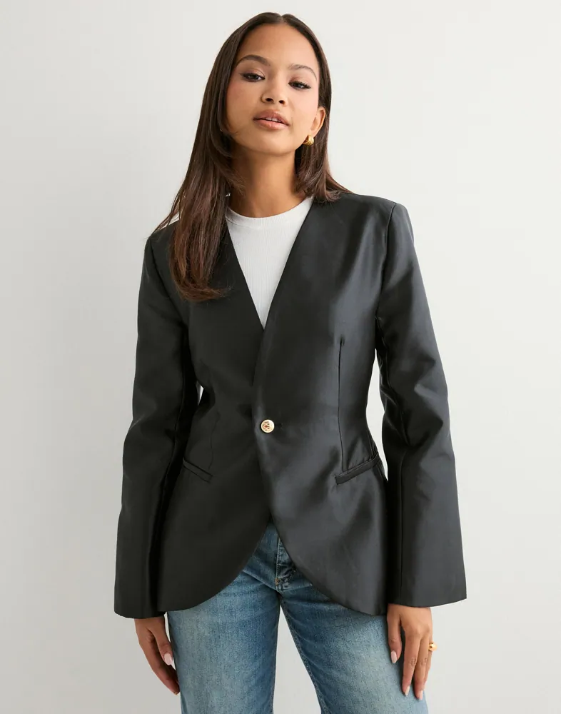 Nori Fitted Heavy Satin blazer