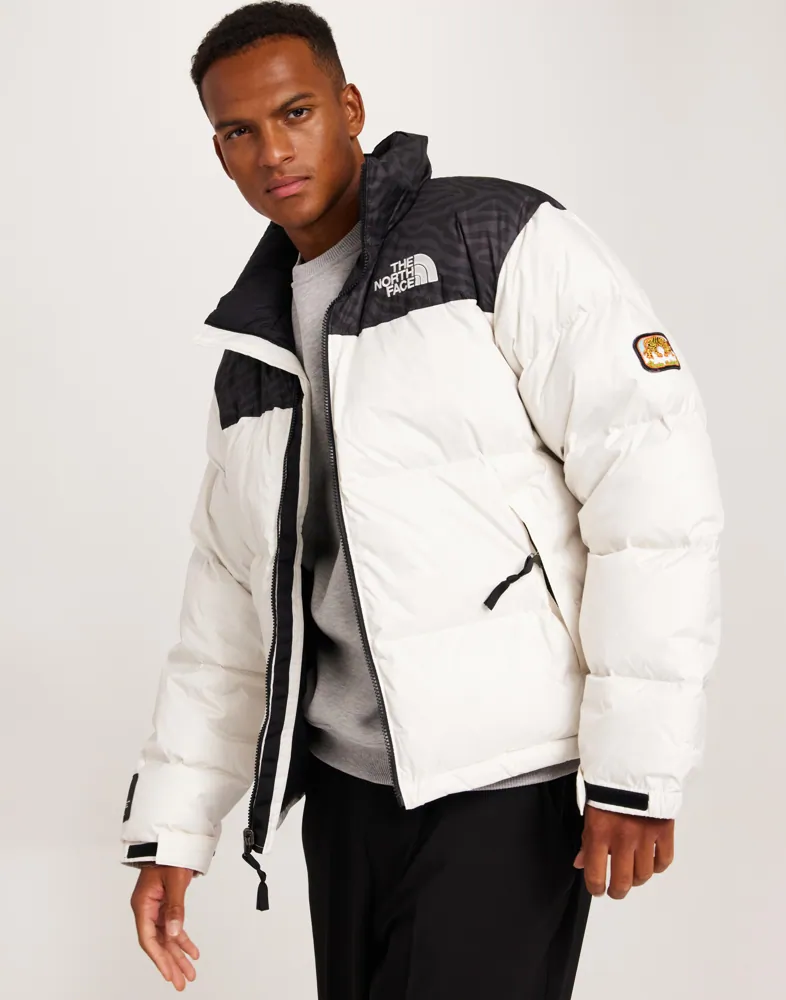 Köp The North Face Men's 1996 Retro Nuptse Jacket Dune NLYMAN