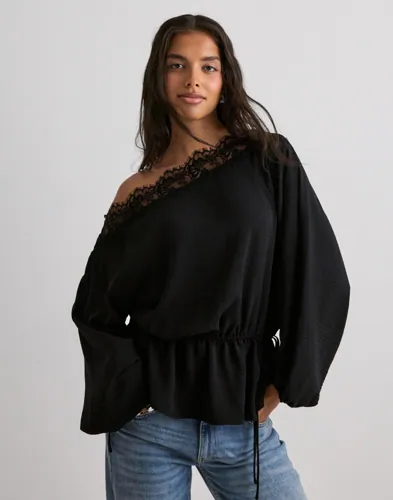 Nelly - Svart - Slouchy Lace Blouse