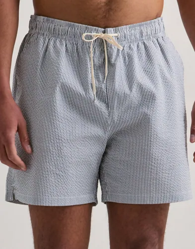 Blå seersucker-badshorts från Selected