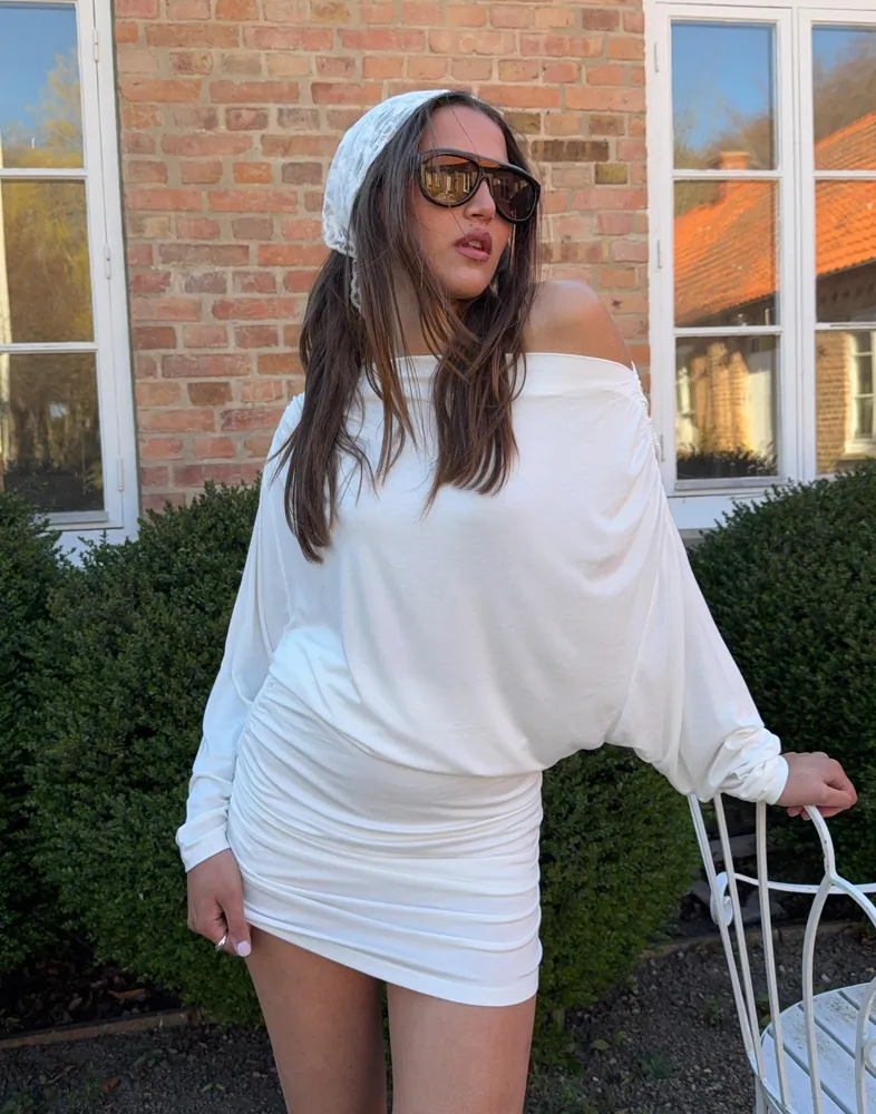 Buy Nelly Slouchy Ruche Dress - White | Nelly.com Buy Nelly Slouchy Ruche Dress - White | Nelly.com