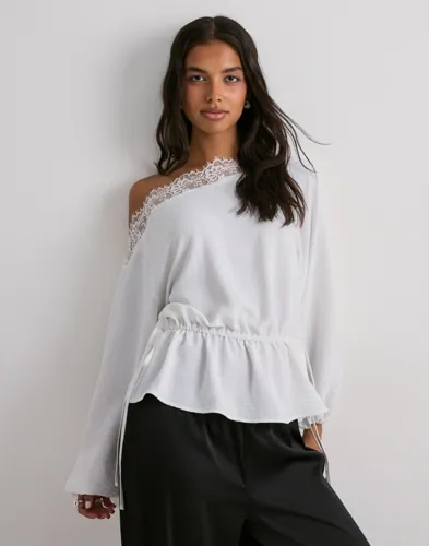 Nelly - Vit - Slouchy Lace Blouse