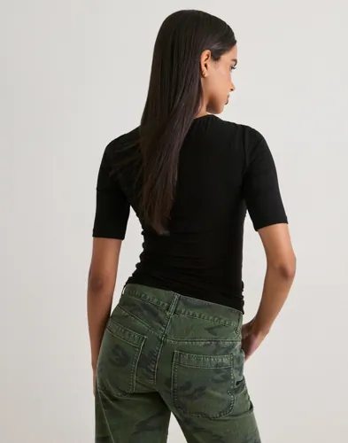 Nelly Ruched Wrap Top toppar dam – bild 3