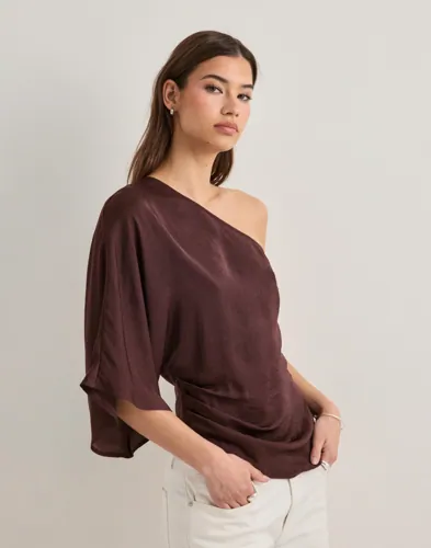 Nelly Asymmetric Short Sleeve Top toppar dam – bild 3