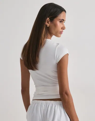 Nelly Soft Keyhole Tie Tee toppar dam – bild 3