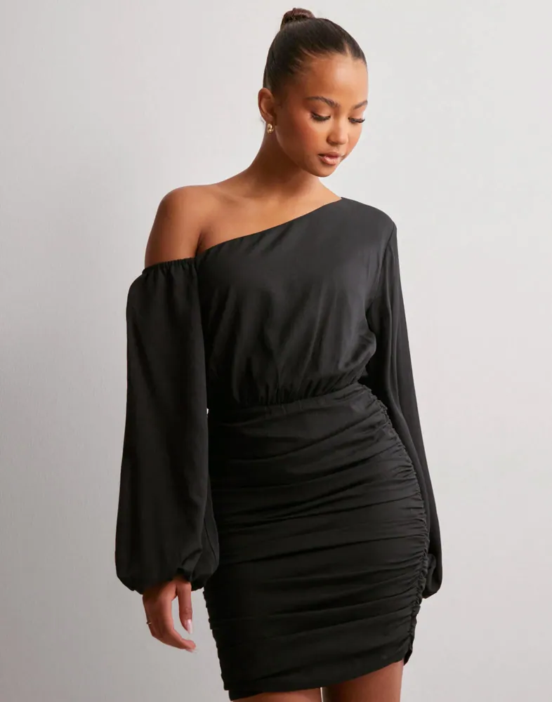 Køb Nelly Asymmetric Ruched Dress - Black | Nelly.com