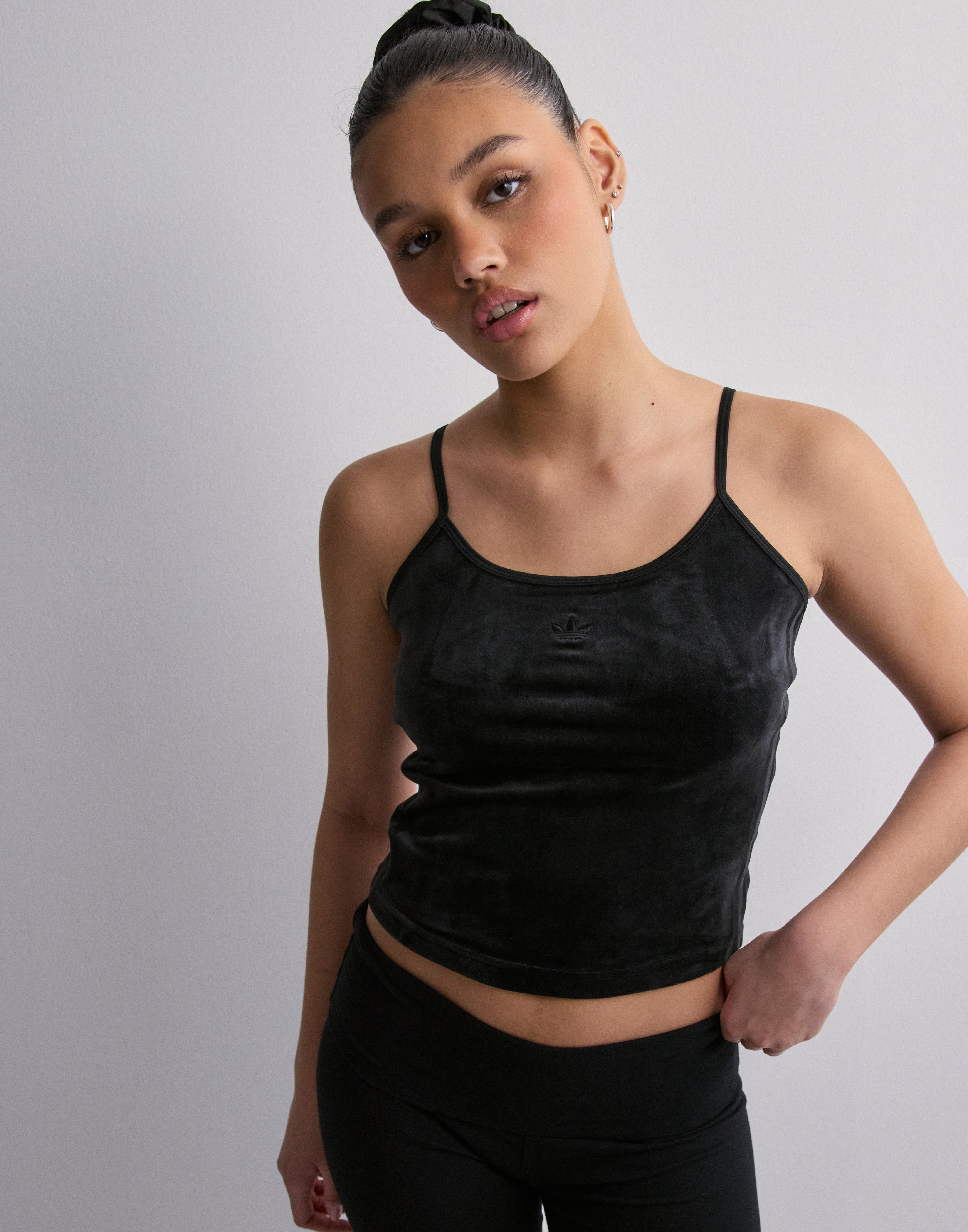 Adidas Originals - Sort - Velvet Vest