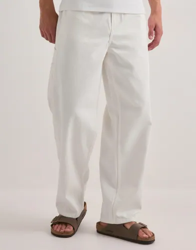 Les Deux Carpenter loose fit jeans i vitt med snickardetaljer och sidofickor