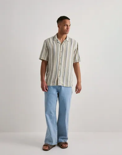 ONLY & SONS Onstrev Life Reg Struc Stripe Ss Sh Kortärmade skjortor herr – bild 2
