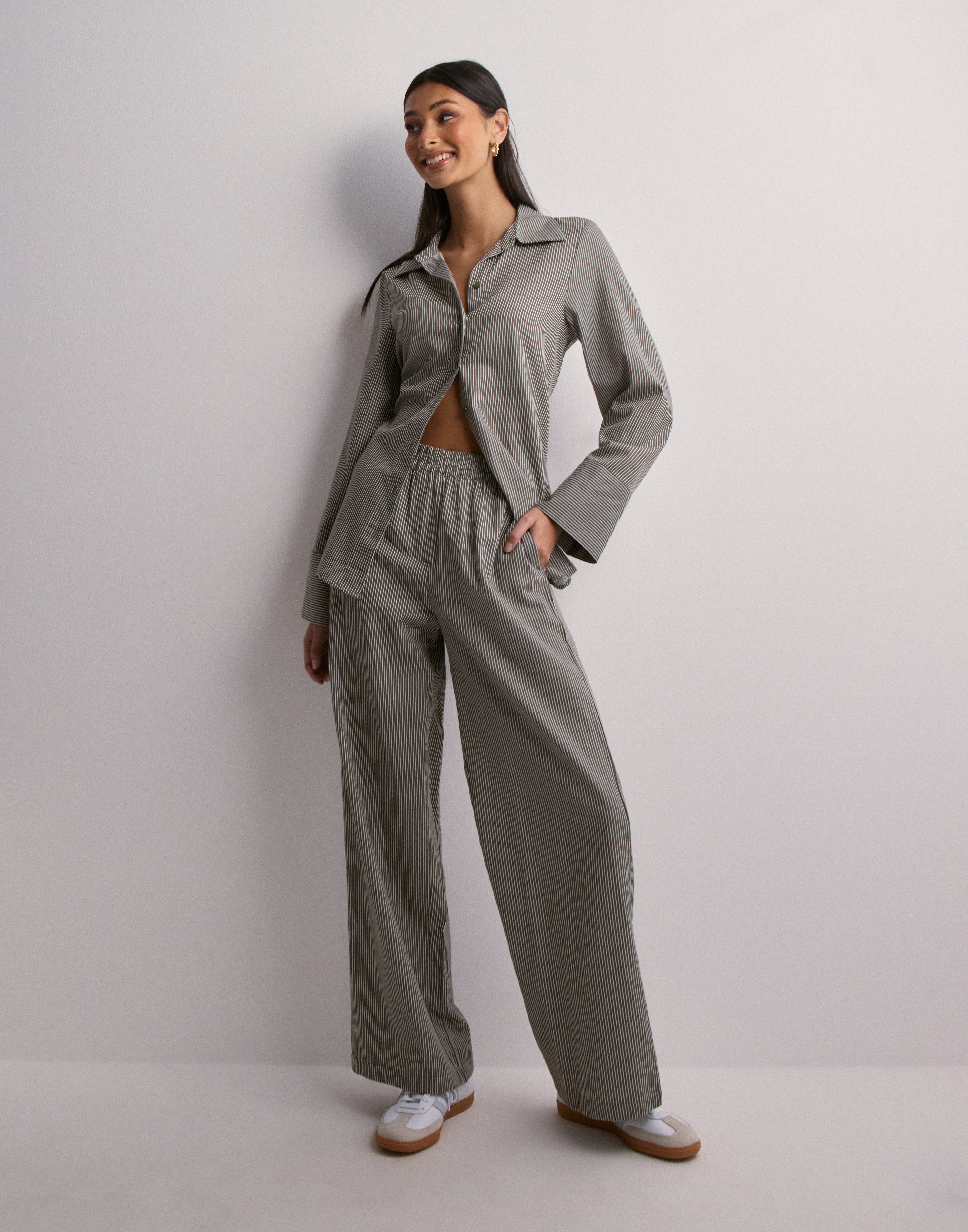 Buy The North Face W WOVEN PANT - Dark Brown | Nelly.com