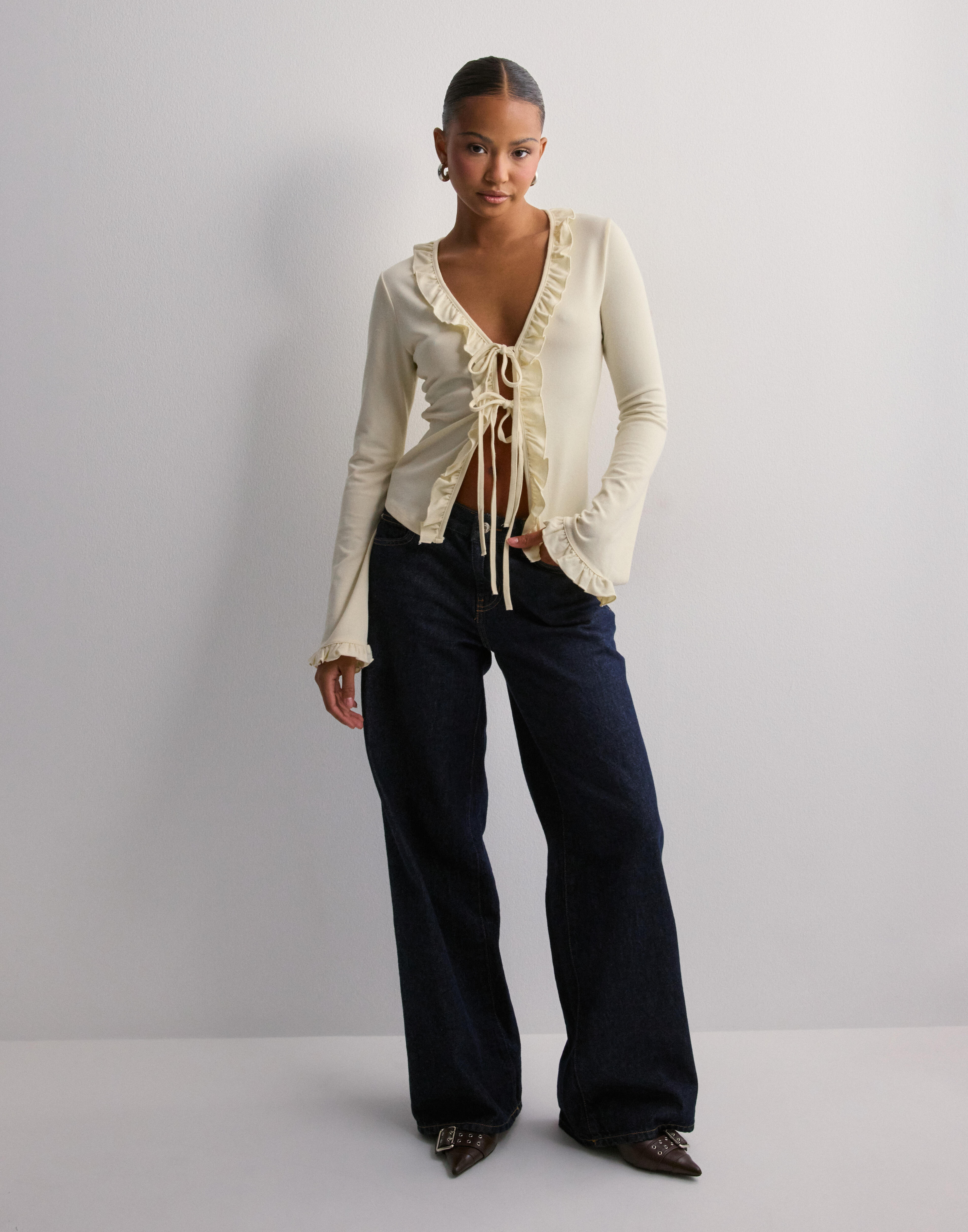 Köp Gina Tricot Frill top - Tofu | Nelly.com
