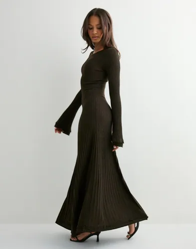 Ribbed Dresses for Women - Stylish & Comfortable | Shop online at Nelly Ribbed Dresses for Women - Stylish & Comfortable | Shop online at Nelly