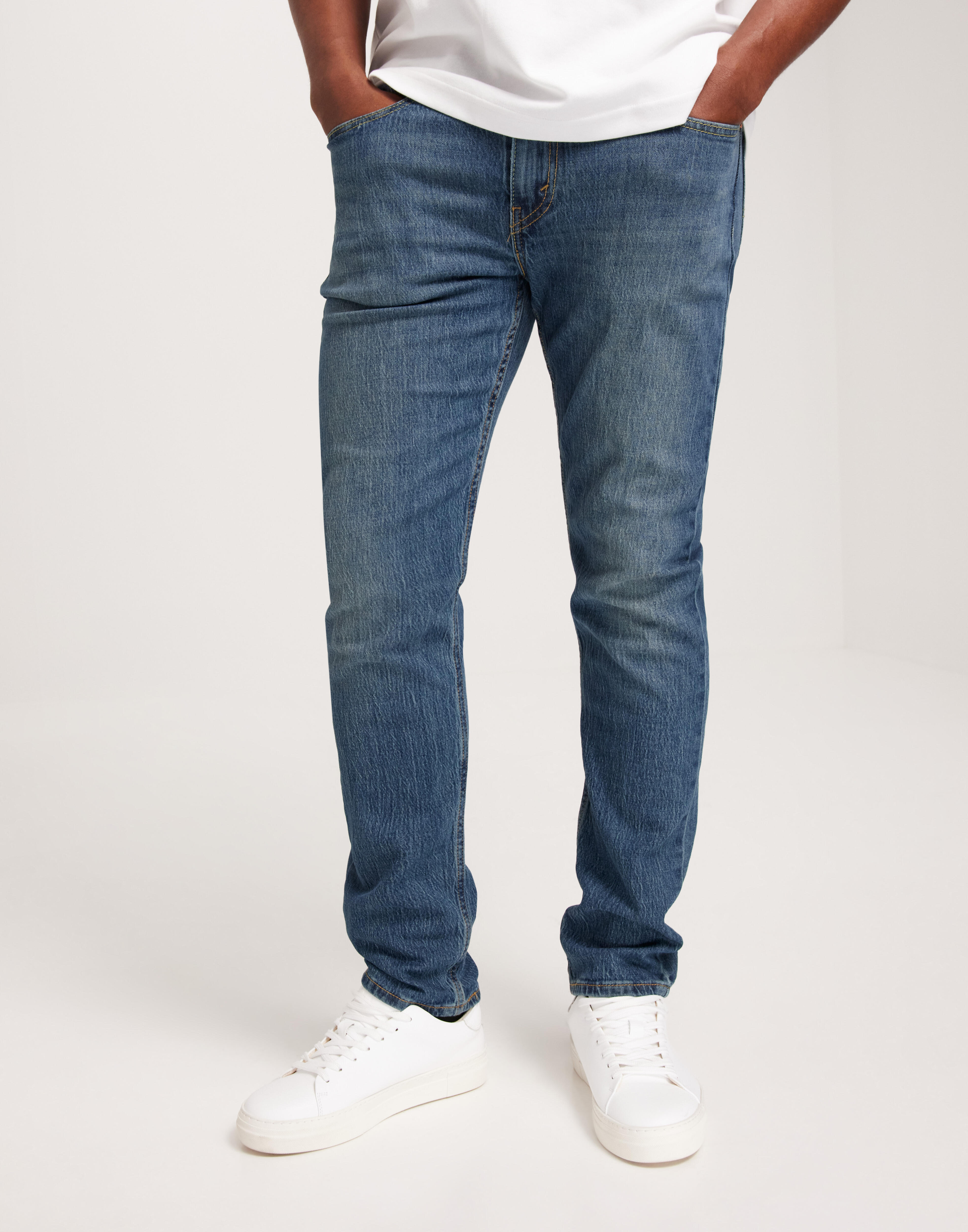 Buy Levi s 502 TAPER EVERYTHING IS COOL Denim NLYMAN