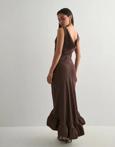 MALINA Alia Cowl Neck Ruffled Maxi dress maxiklänningar dam – bild 3