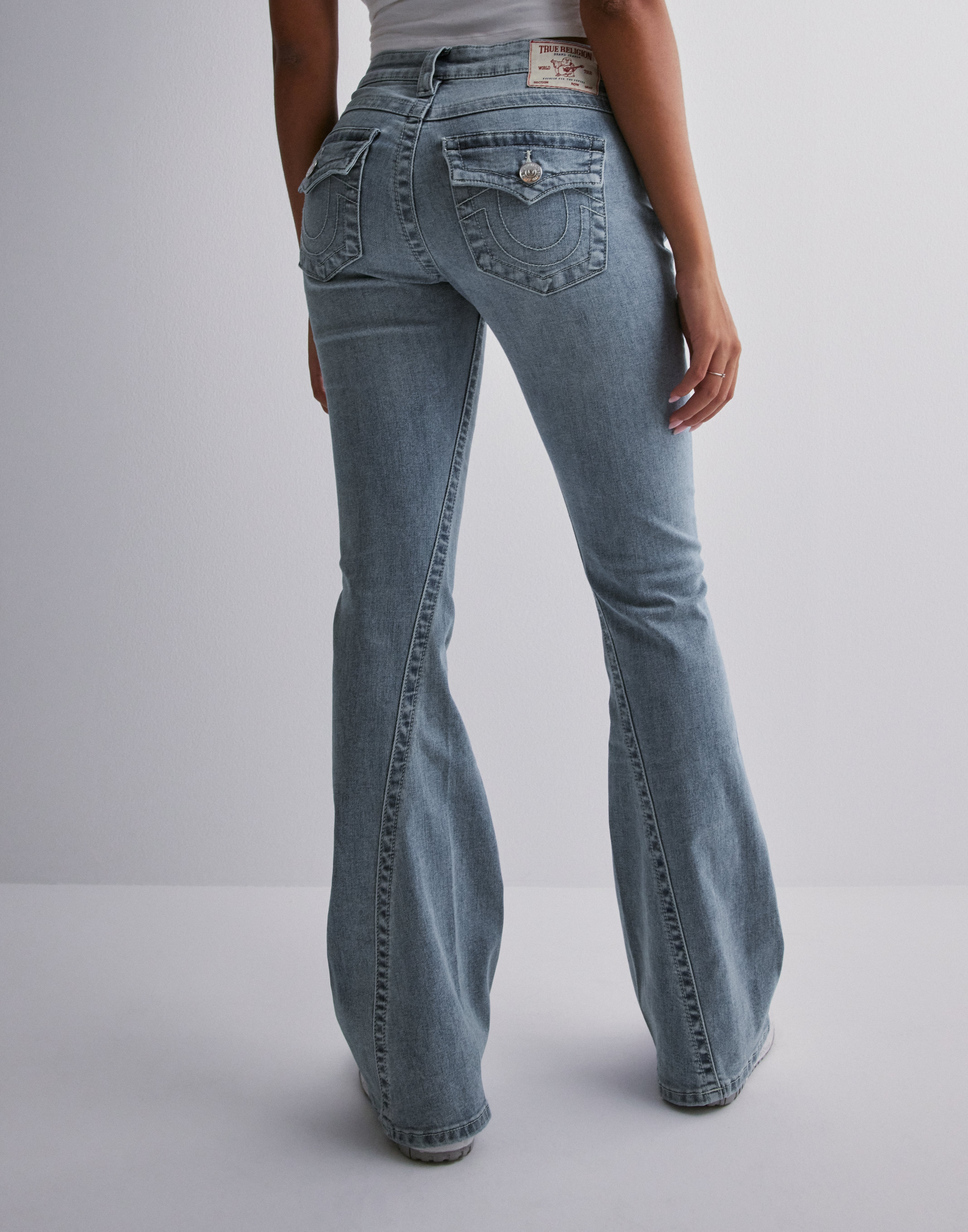 Low fashion cut flare jeans