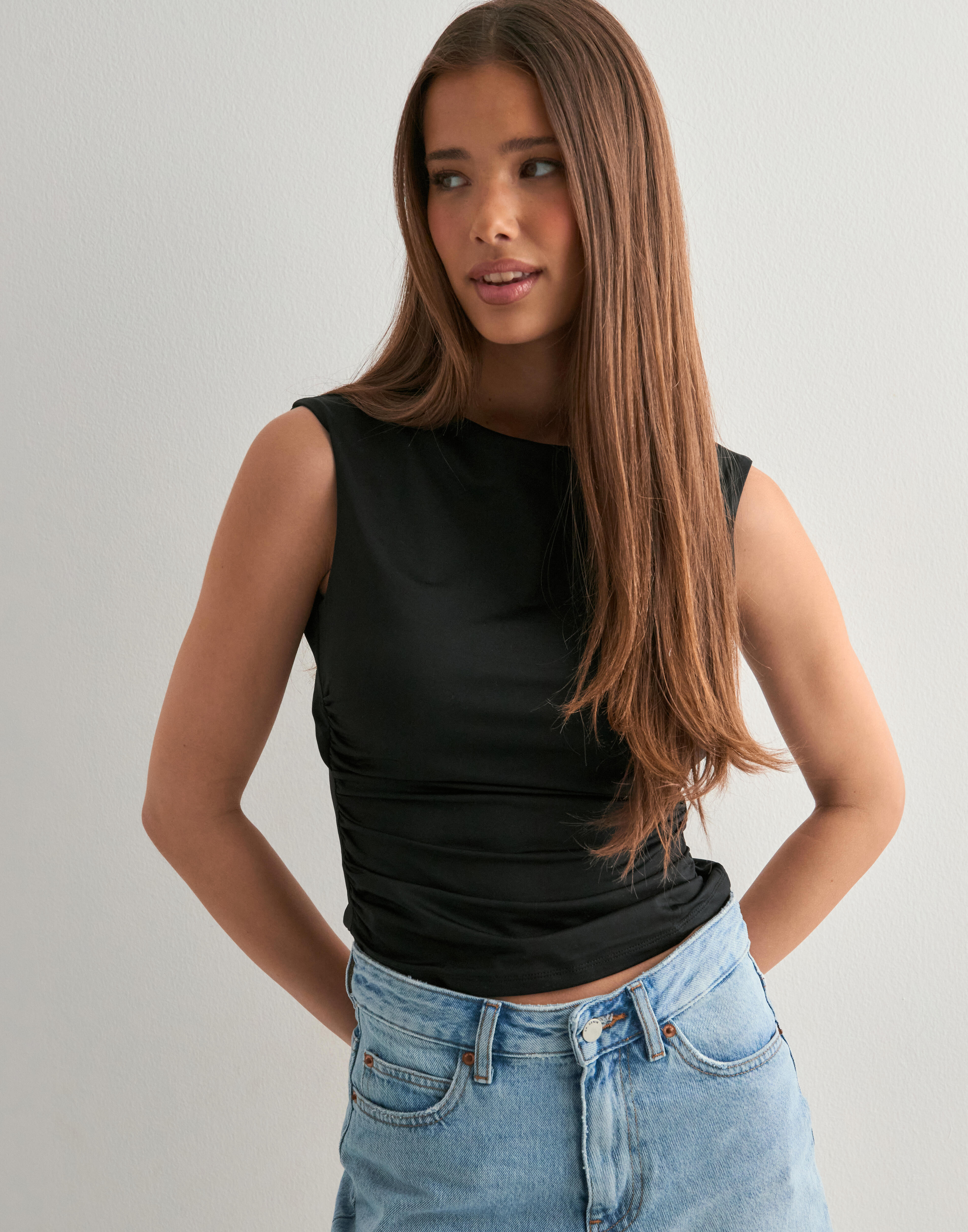 Buy Gina Tricot Short sleeve open back top - Black | Nelly.com