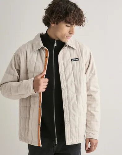 Beige quiltad skjortjacka från Columbia med knappar och två fickor