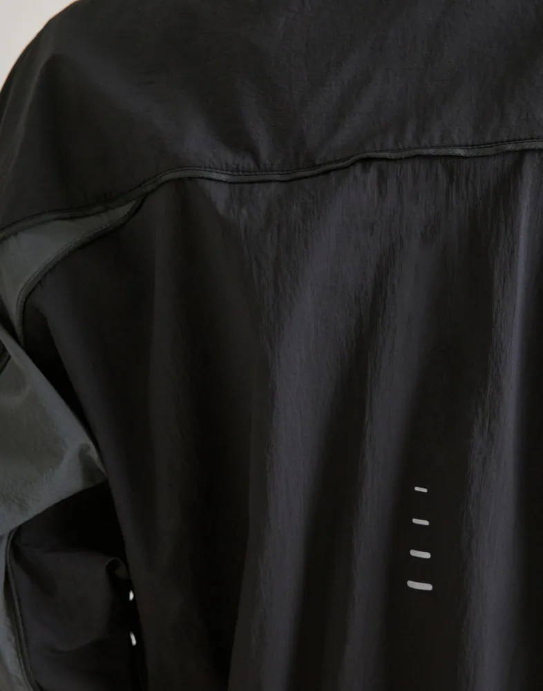 NIKE W Nk Swift Uv Rpl Jkt Nv jackor dam – bild 3