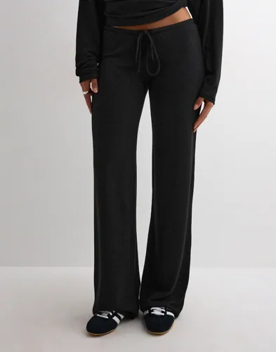 Arman porno yangiliklar Bir yigit plyajda emmoqda