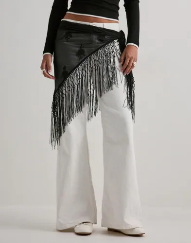 Nelly - Sort - Overlayer Fringe Skirt