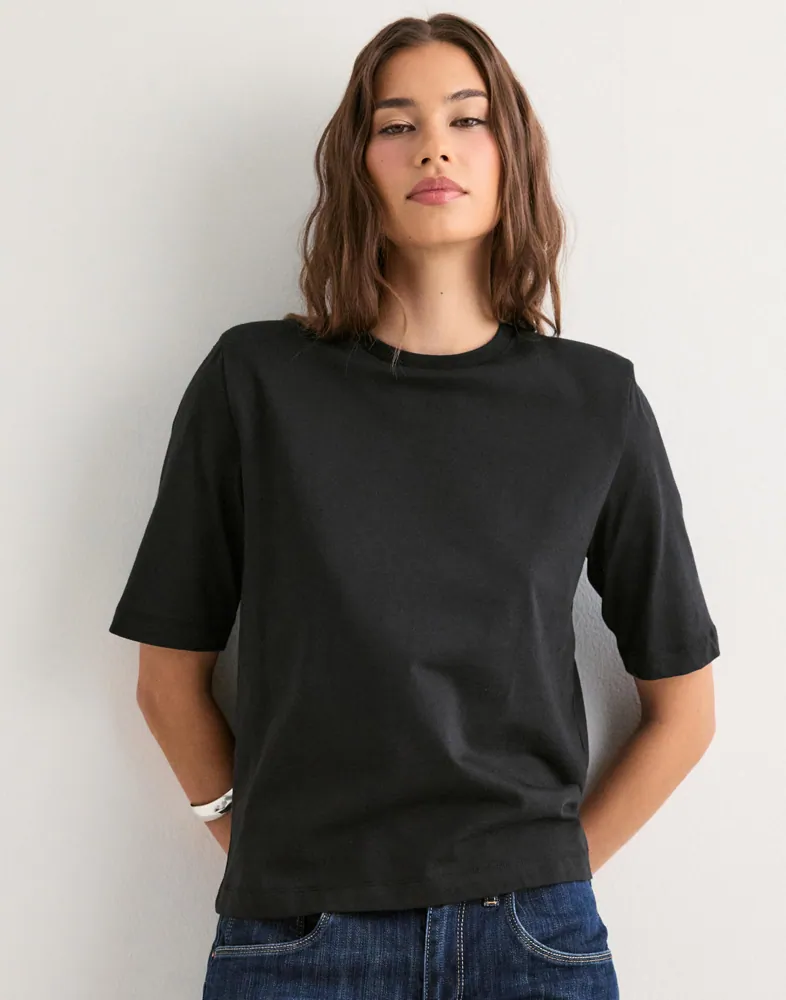Nelly - Svart - Powerful Shoulder Tee