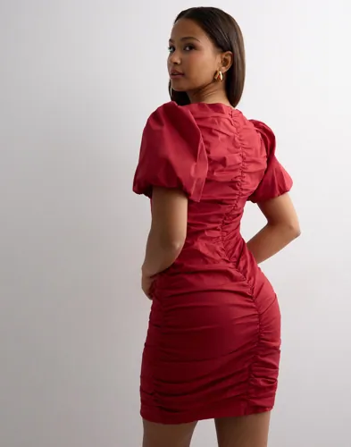Nelly The Cutest Ruched Dress festklänningar dam – bild 2