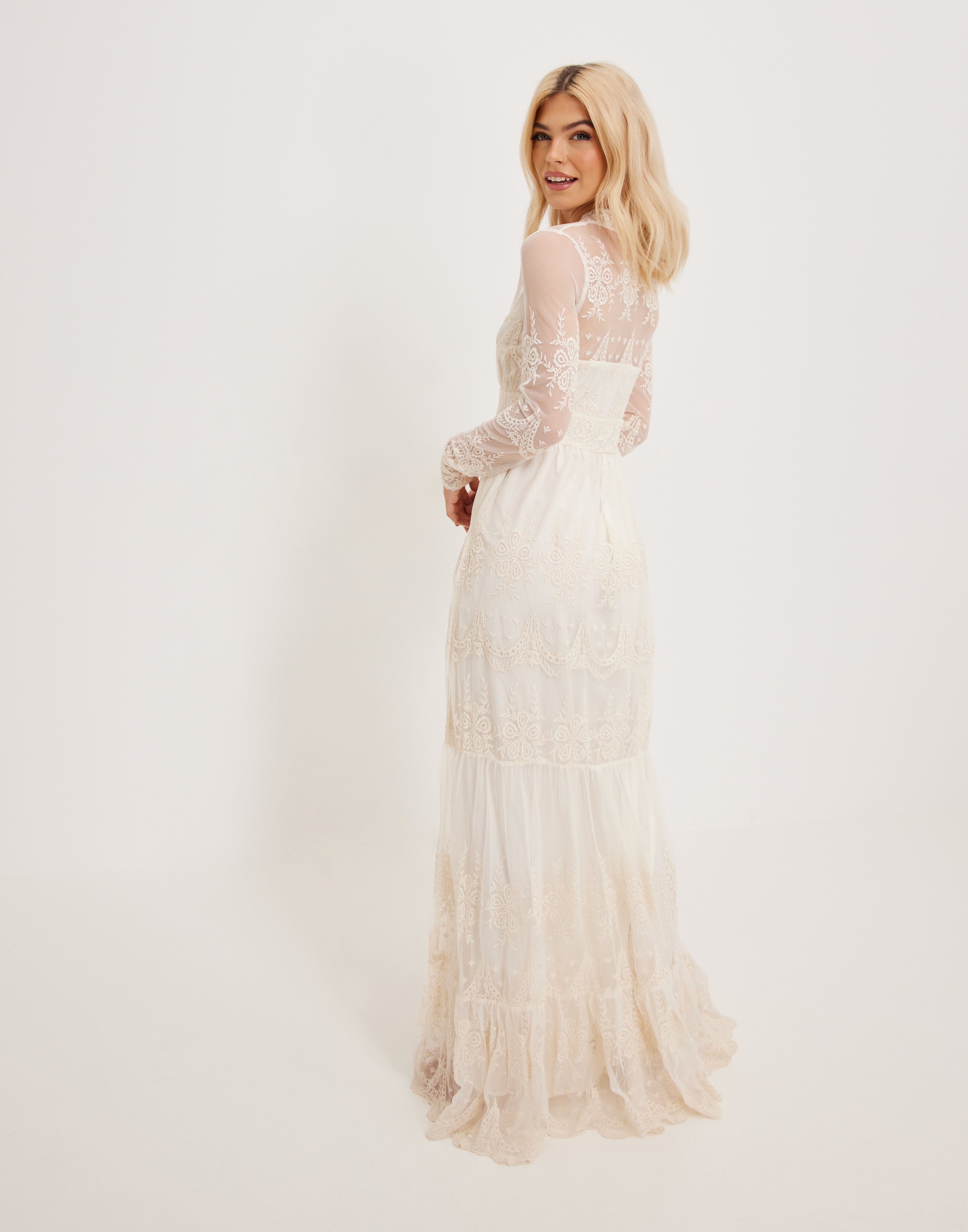 Kjøp Y.A.S YASELOISE LS MAXI DRESS - CELEB - Offwhite | Nelly.com