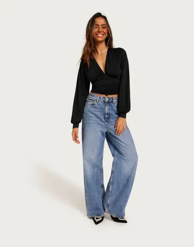 Nelly - Svart - Plunge Neckline Top