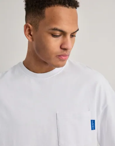 Que Sera Sera Boxy Pocket Tee Oversized t-shirts t-shirts - bas herr – bild 3