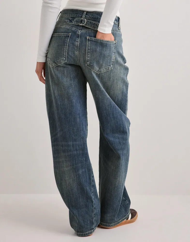 Twisted Barrel Buckle Jeans