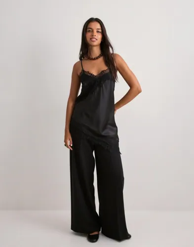 ONLY Onlindona Strap Satin Lace Top Wvn linnen dam – bild 2