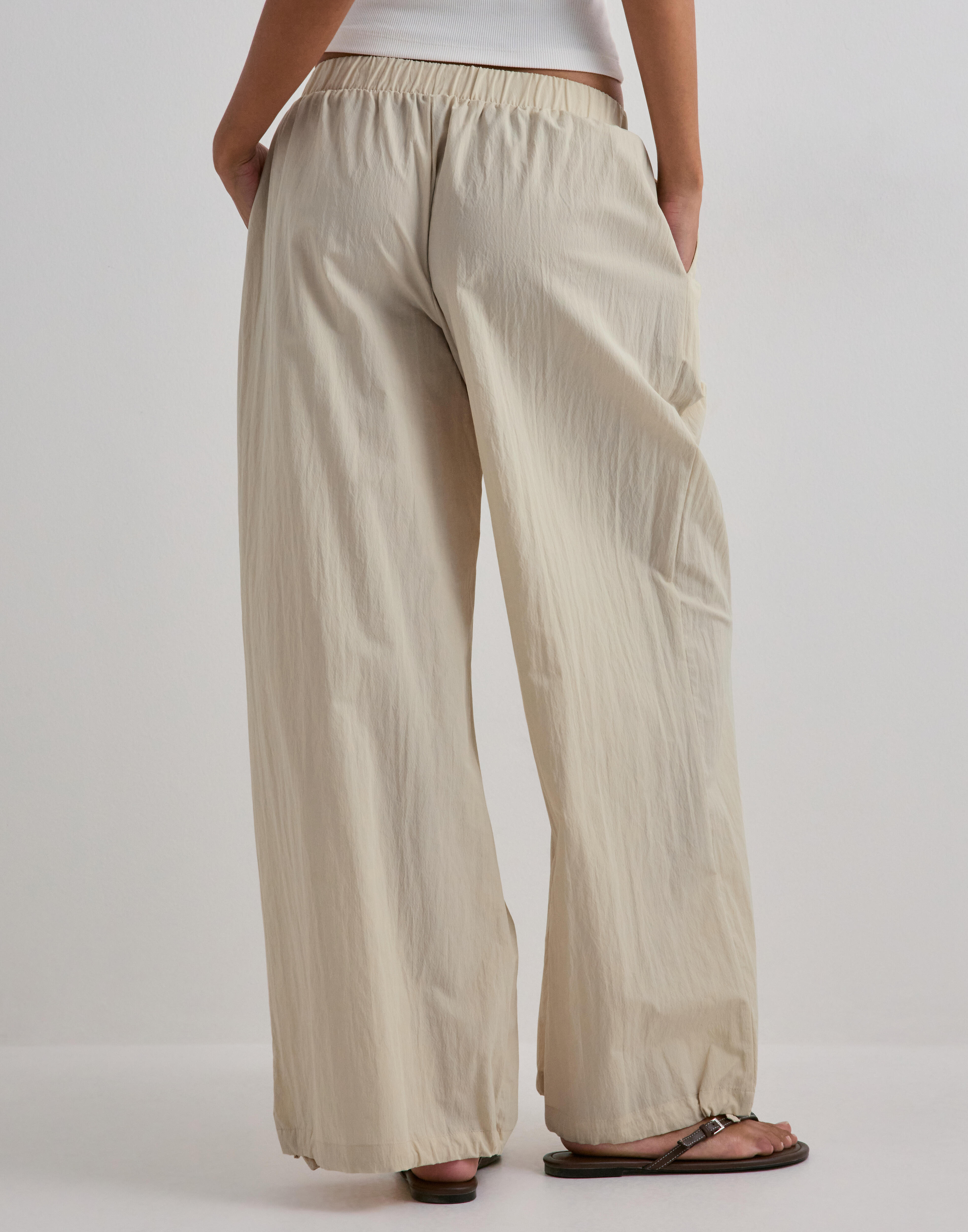 Vero moda vmmary mw harem pant wvn exp i — byxor med fickor från Nelly