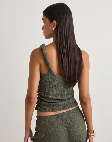ONLY Onlerikka Assymetric Crinkle Top Pn toppar dam – bild 3