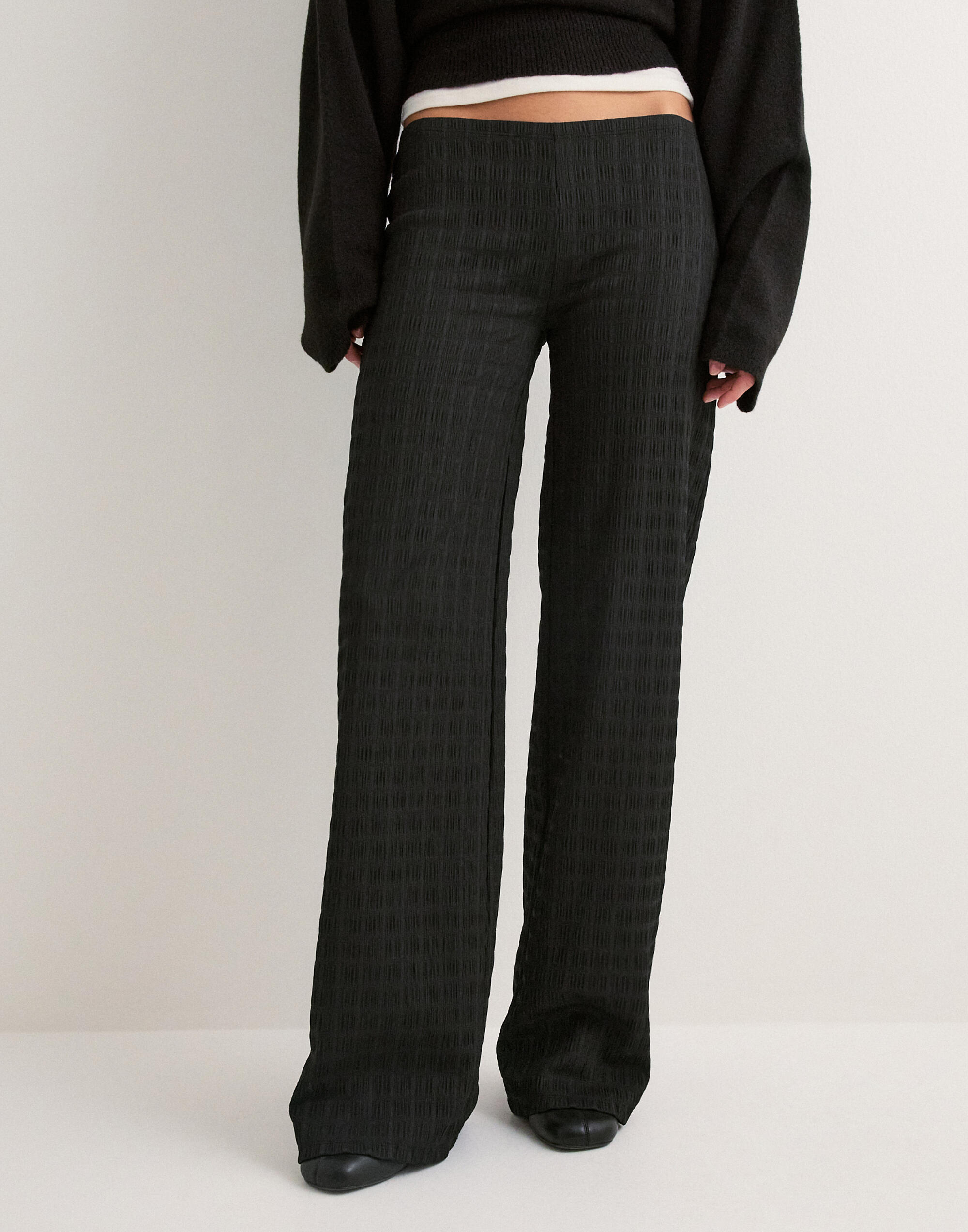 Buy Nelly Stunning Low Waist Structure Pants - Black | Nelly.com