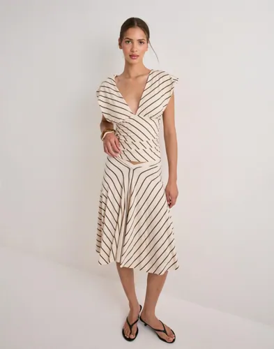 Nelly Stripe Asymmetric Skirt midikjolar dam – bild 3