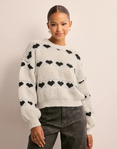 PIECES Pcnove Ls O-Neck Heart Knit Bc stickade tröjor dam – bild 3