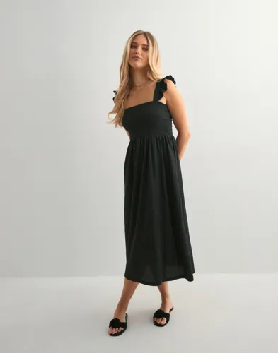 Pieces - Sort - Pcluna Smock Strap Dress Sa Bc